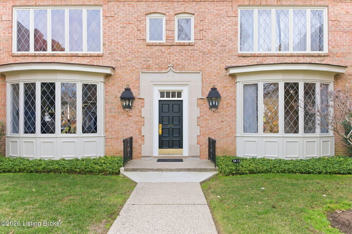 Property Photo:  3812 Washington Square Apt 2  KY 40207 
