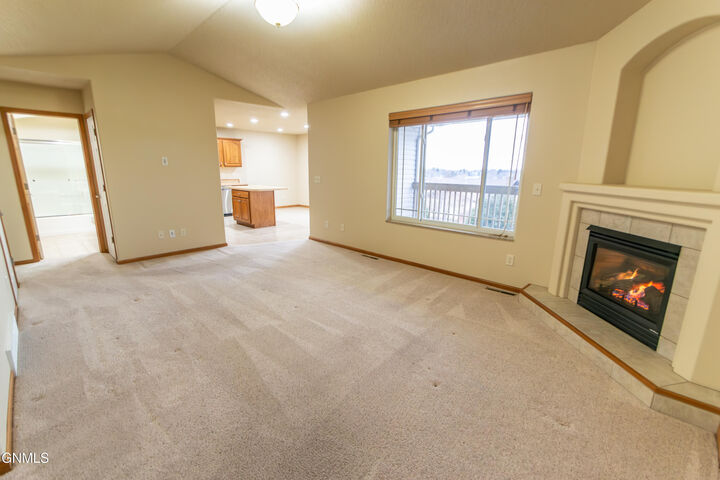 Property Photo:  1073 Turnpike Avenue  ND 58501 
