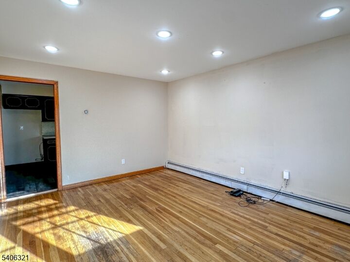 Property Photo:  325 John St Apt 5 4  NJ 07202 