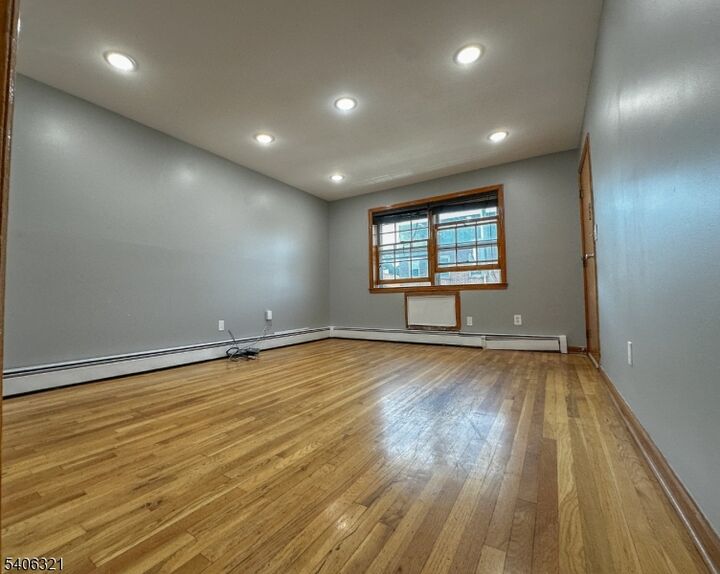 Property Photo:  325 John St Apt 5  NJ 07202 