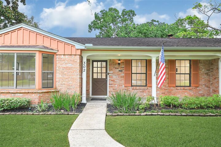 Property Photo:  302 Bayou View Drive  TX 77586 