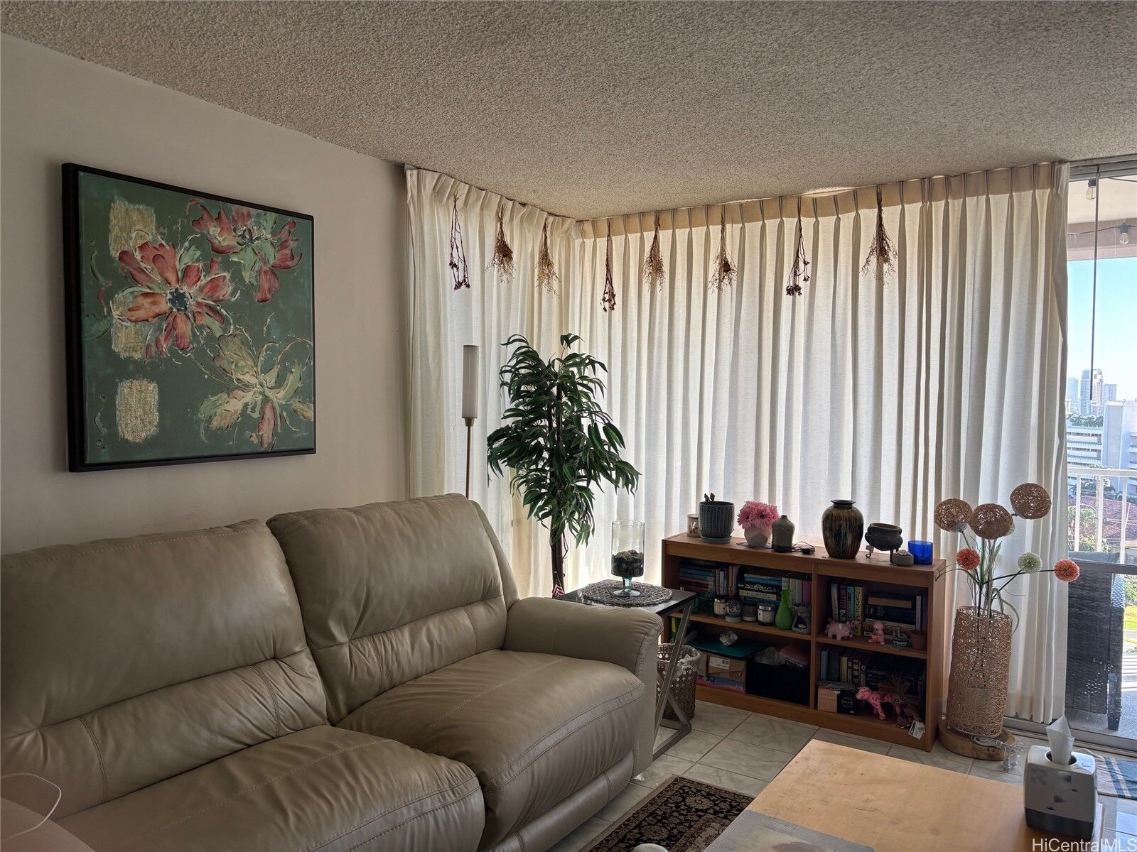 Property Photo:  1617 Keeaumoku Street 808  HI 96822 
