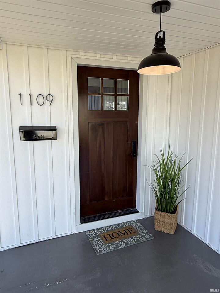 Property Photo:  1109 Washington Avenue  IN 47501 
