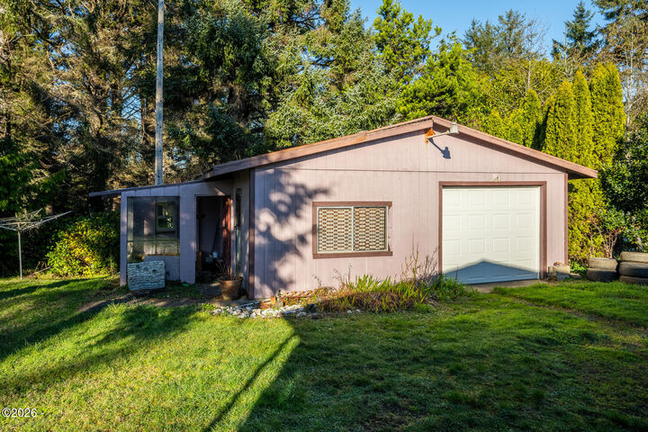 Property Photo:  173 NE 57th Street  OR 97365 