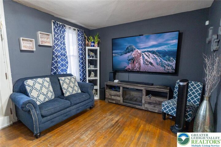 Property Photo:  48 E North Street  PA 18018 