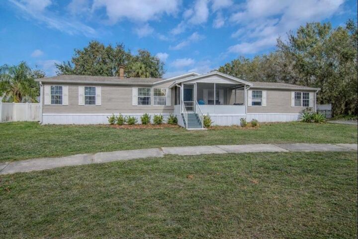 Property Photo:  10404 Hawk Court  FL 33578 