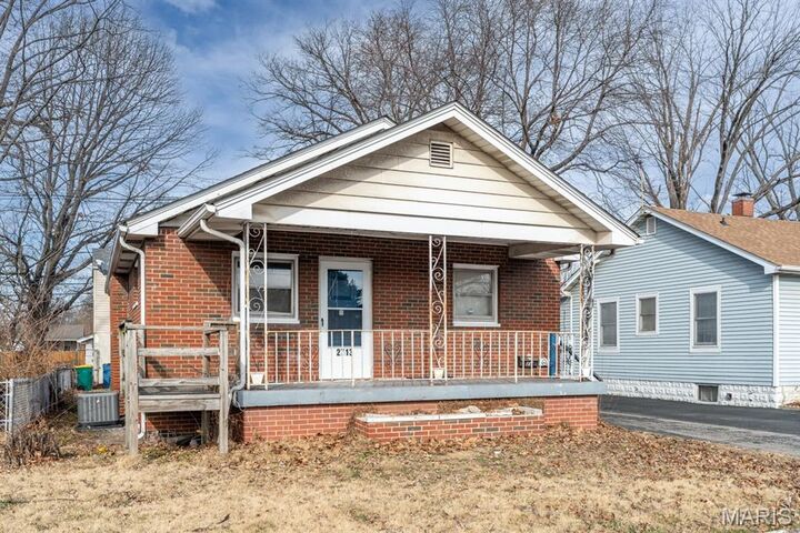 Property Photo:  2713 Ralph Street  IL 62040 