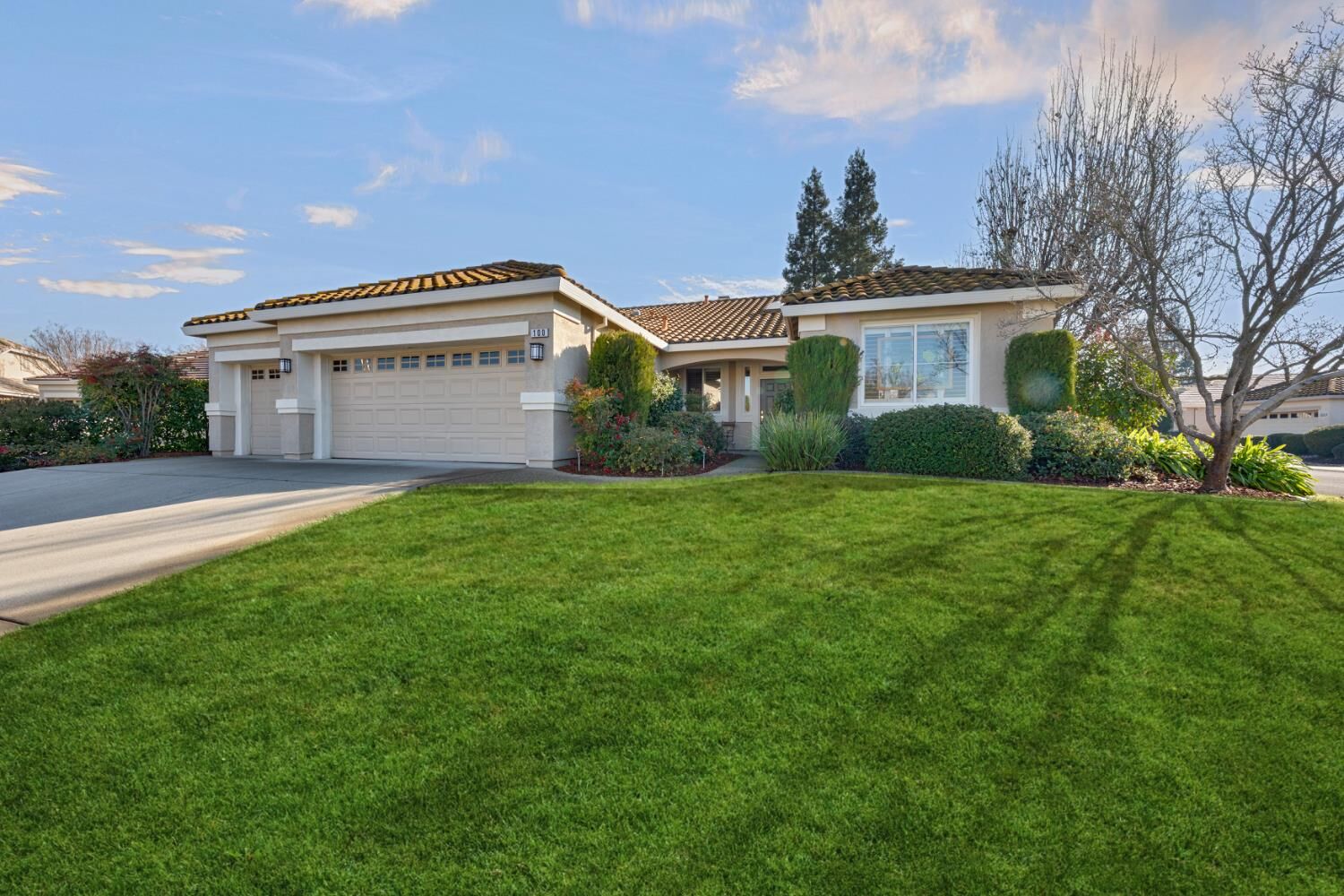 Property Photo:  100 Roadhouse Court  CA 95747 