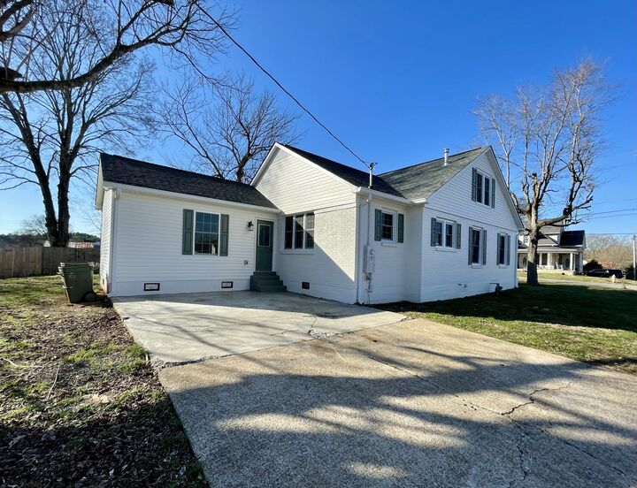 Property Photo:  330 Jackson Ave  TN 38464 