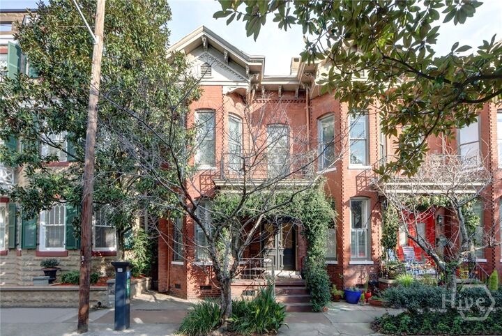Property Photo: 220 E State Street GA 31401