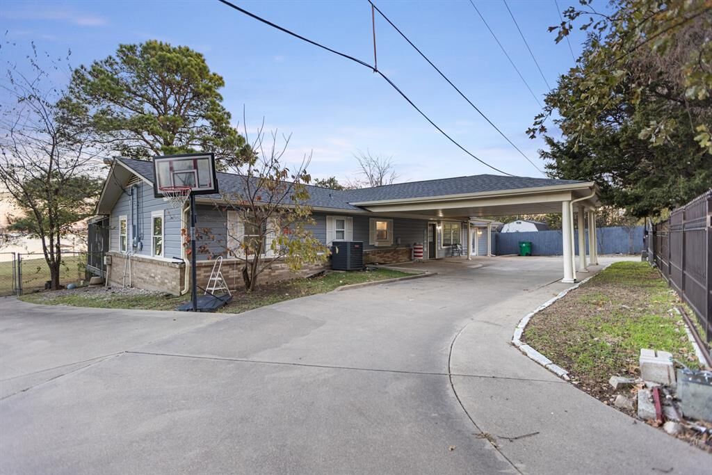 Property Photo: 327 Nob Hill Lane TX 75143