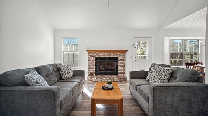 Property Photo:  2706 W Easy Street  AR 72756 