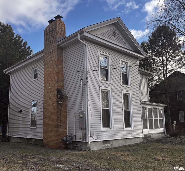 Property Photo:  427 Day Street  IL 61401 