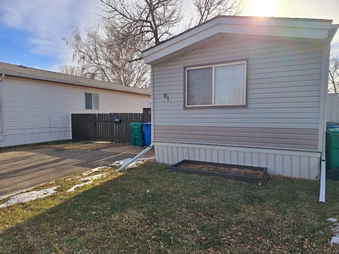 Property Photo:  1410 43 Street S 61  AB T1K 3S5 