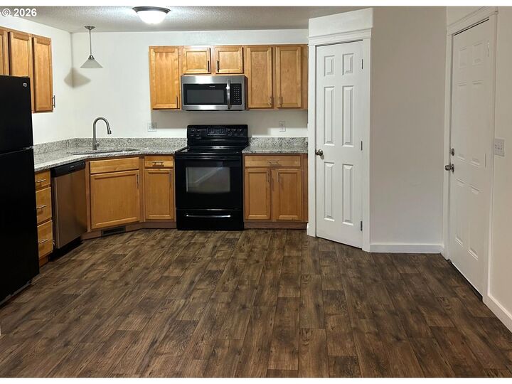 Property Photo: 857 SE Maliah Ave OR 97741