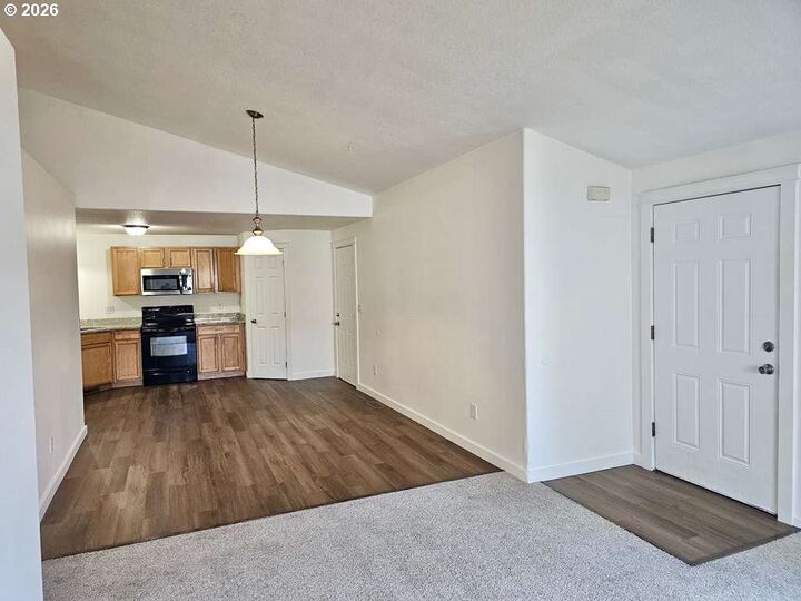 Property Photo: 857 SE Maliah Ave OR 97741