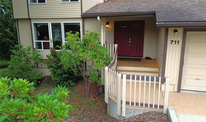 Property Photo:  711  Purkey Avenue  WA 98520 