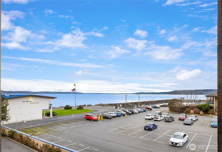 Property Photo:  601 S 227th Street 302S  WA 98198 