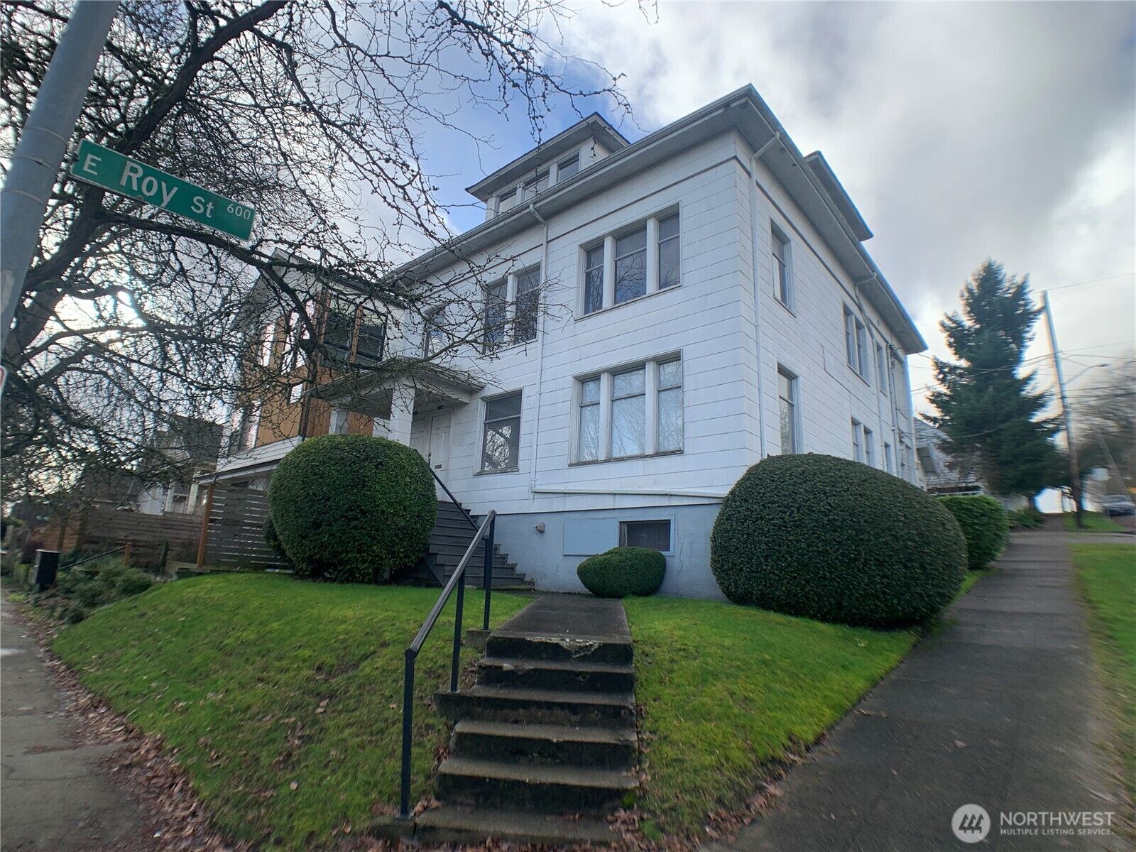Property Photo:  621  23rd Avenue E 2nd F  WA 98112 