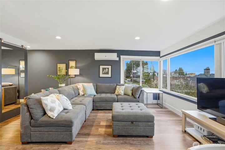 Property Photo:  2703  Boylston Avenue E 101  WA 98102 