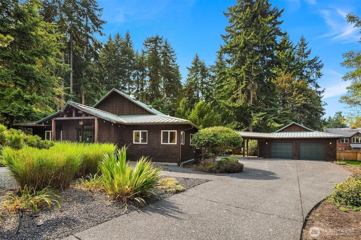 Property Photo:  707  Decker Avenue  WA 98260 
