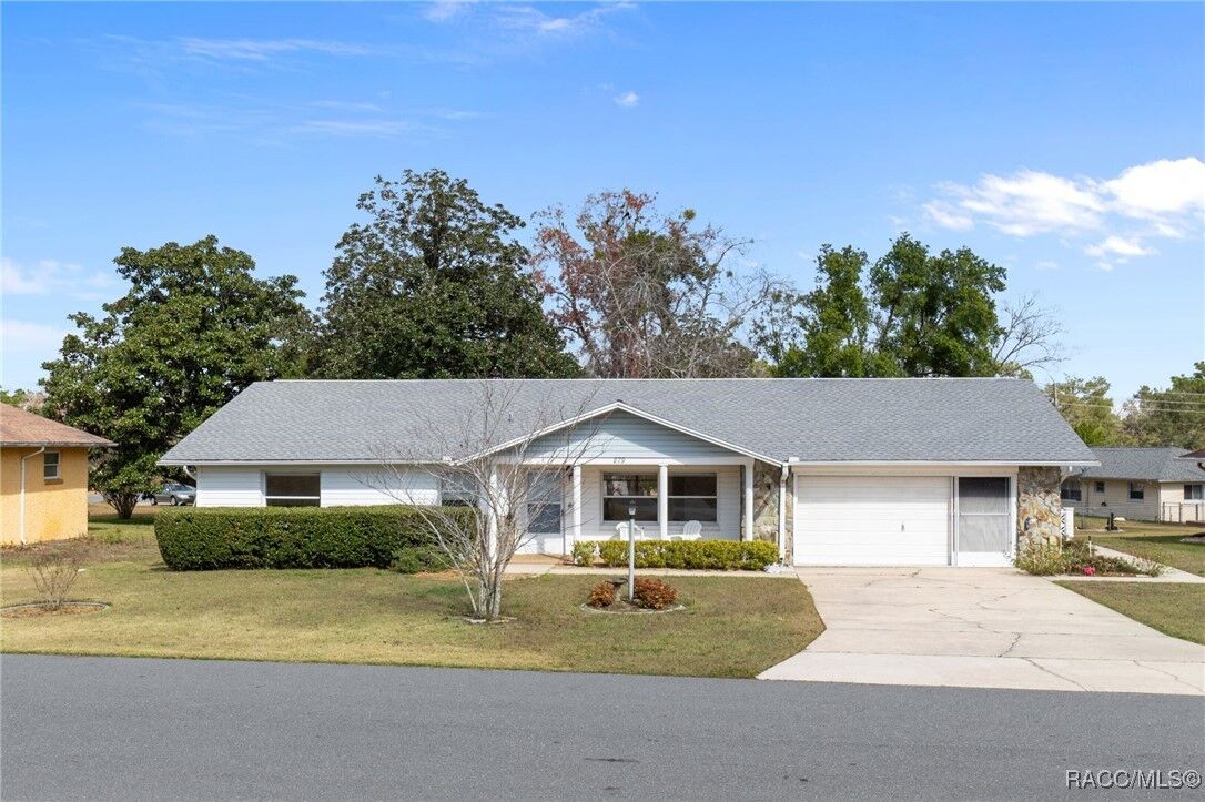 Property Photo: 879 W Beakrush Lane FL 34465