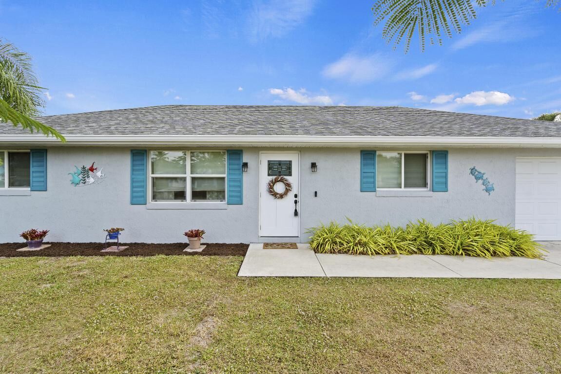 Property Photo: 2121 SE Midtown Road FL 34952