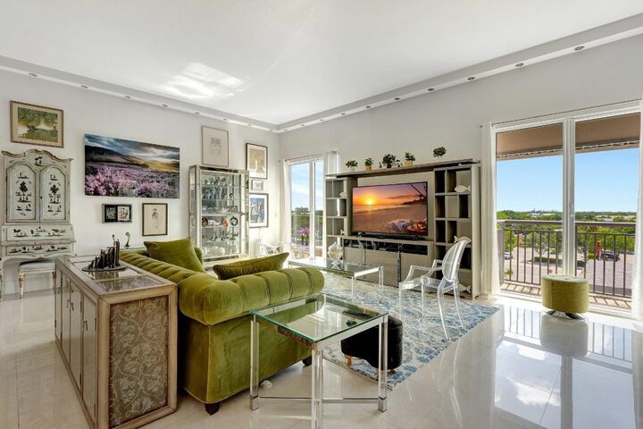 Property Photo: 2633 NE 14th Avenue 505 FL 33334