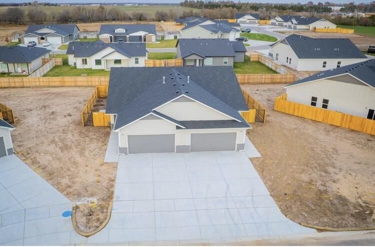 Property Photo:  446 Trails Head Ct  KS 67052-4311 