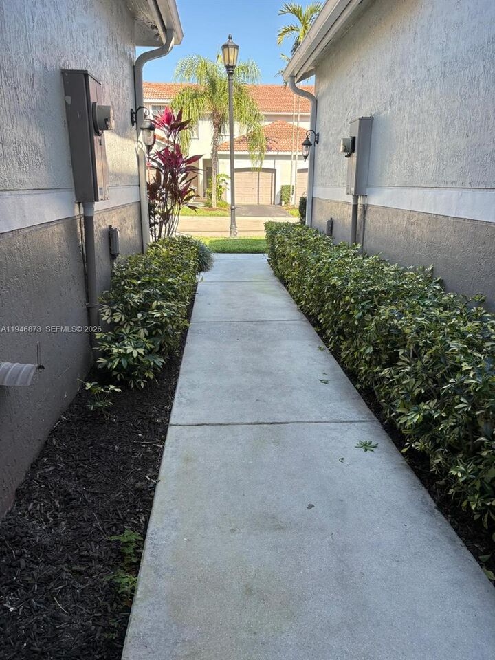 Property Photo: 3705 San Simeon Cir 3705 FL 33331