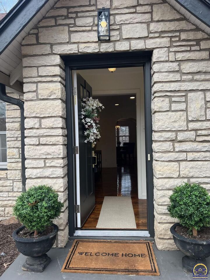 Property Photo:  507 SW Gage Court Cir  KS 66606 