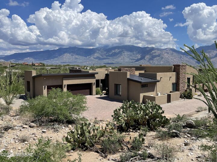 Property Photo: 14057 N Flint Peak Drive AZ 85755