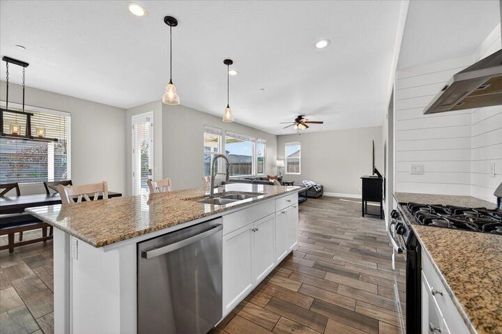 Property Photo:  6259 W Prospect Avenue  CA 93291 