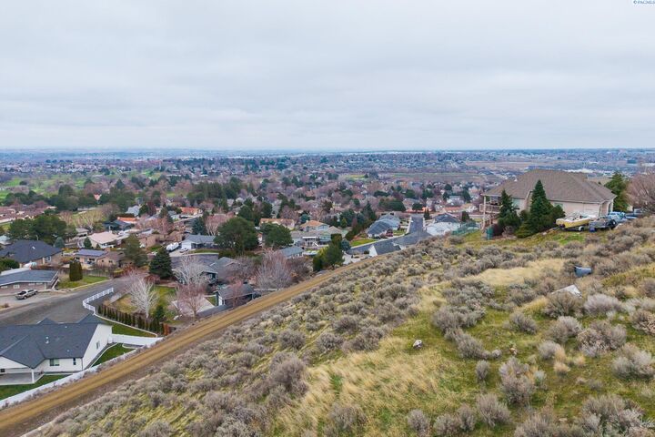 Property Photo: 200 Meadow Hills Dr WA 99352