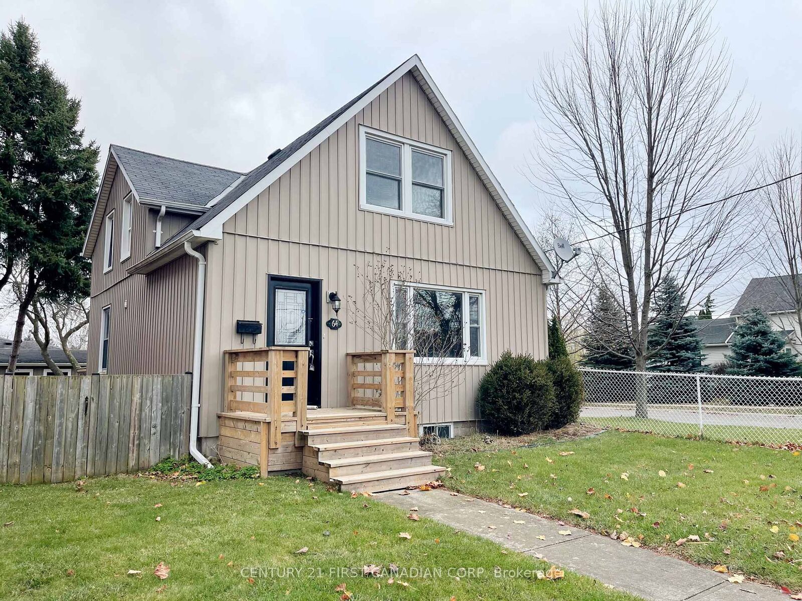 Property Photo:  64 Edward Street  ON N5P 1Y6 