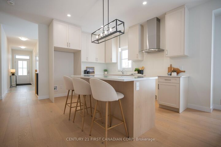 Property Photo:  6673 Hayward Drive  ON N6P 0H7 