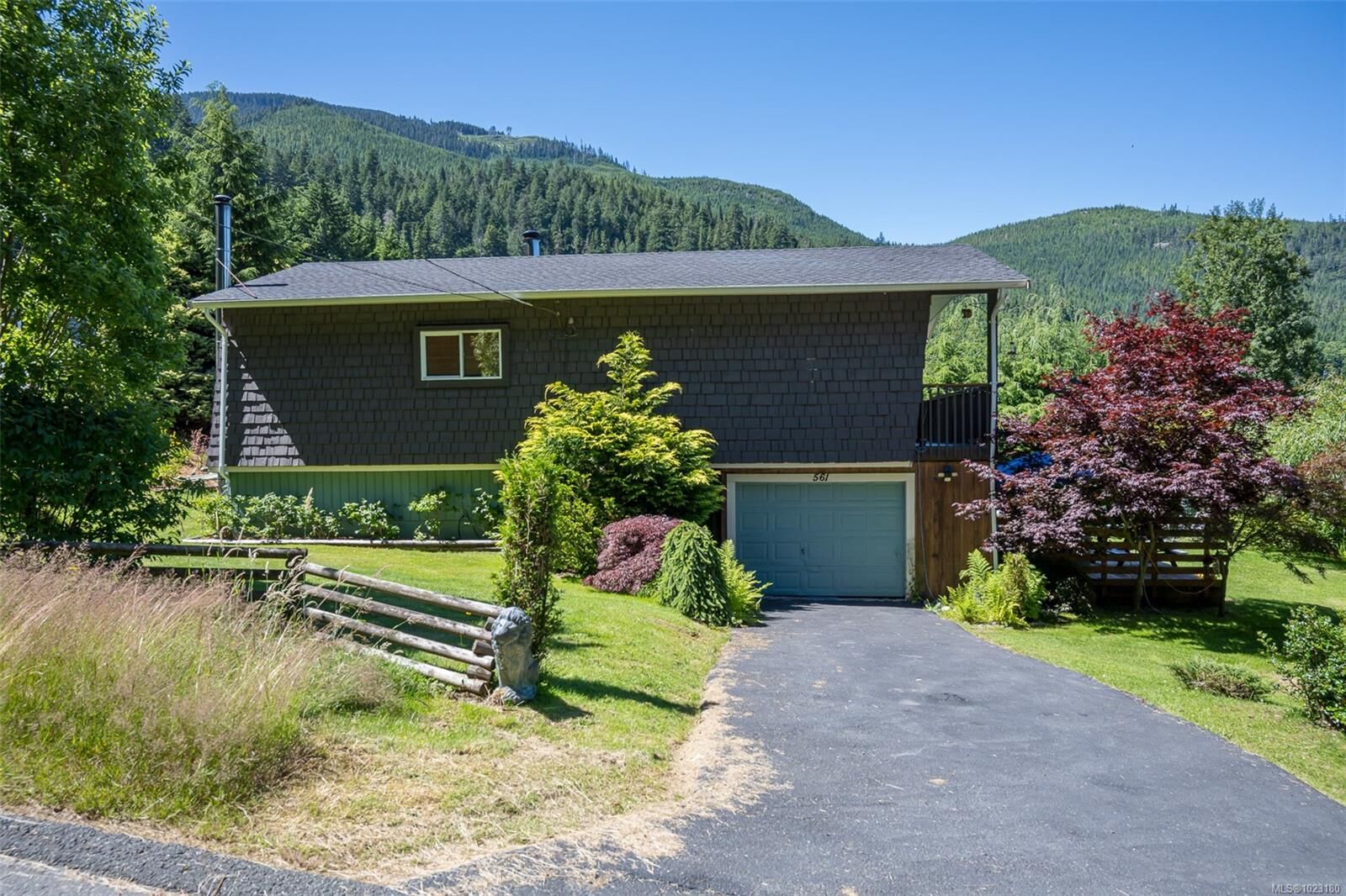 Property Photo: 561 Macmillan Dr BC V0P 1R0