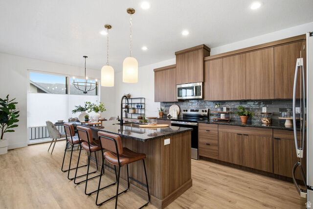 Property Photo: 189 E 210 N 8 UT 84054