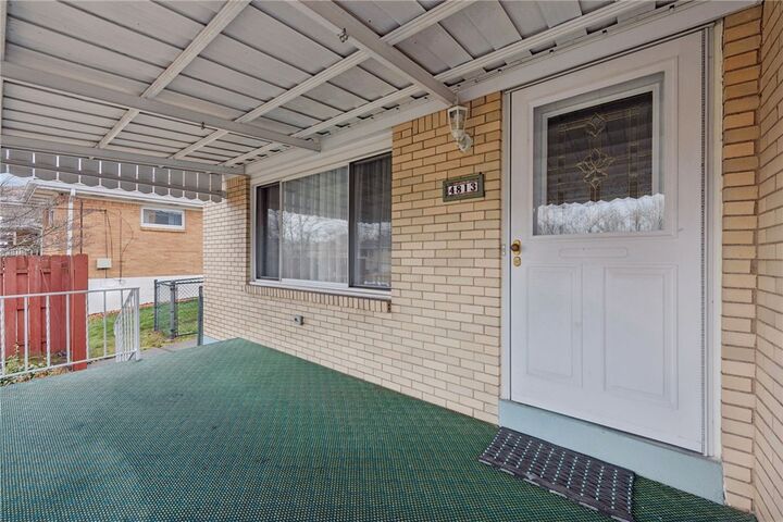 Property Photo:  4813 Sandy Dr  PA 15146 