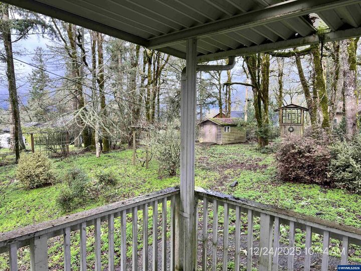 Property Photo:  920 NW Edgewood Dr  OR 97321 