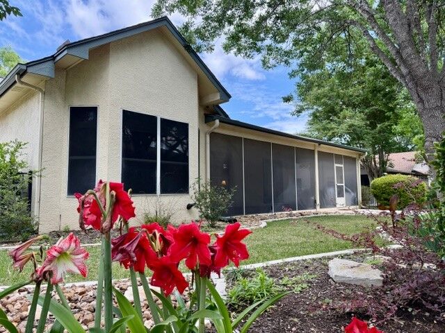 Property Photo:  120 Mountain Laurel Way  TX 78633 