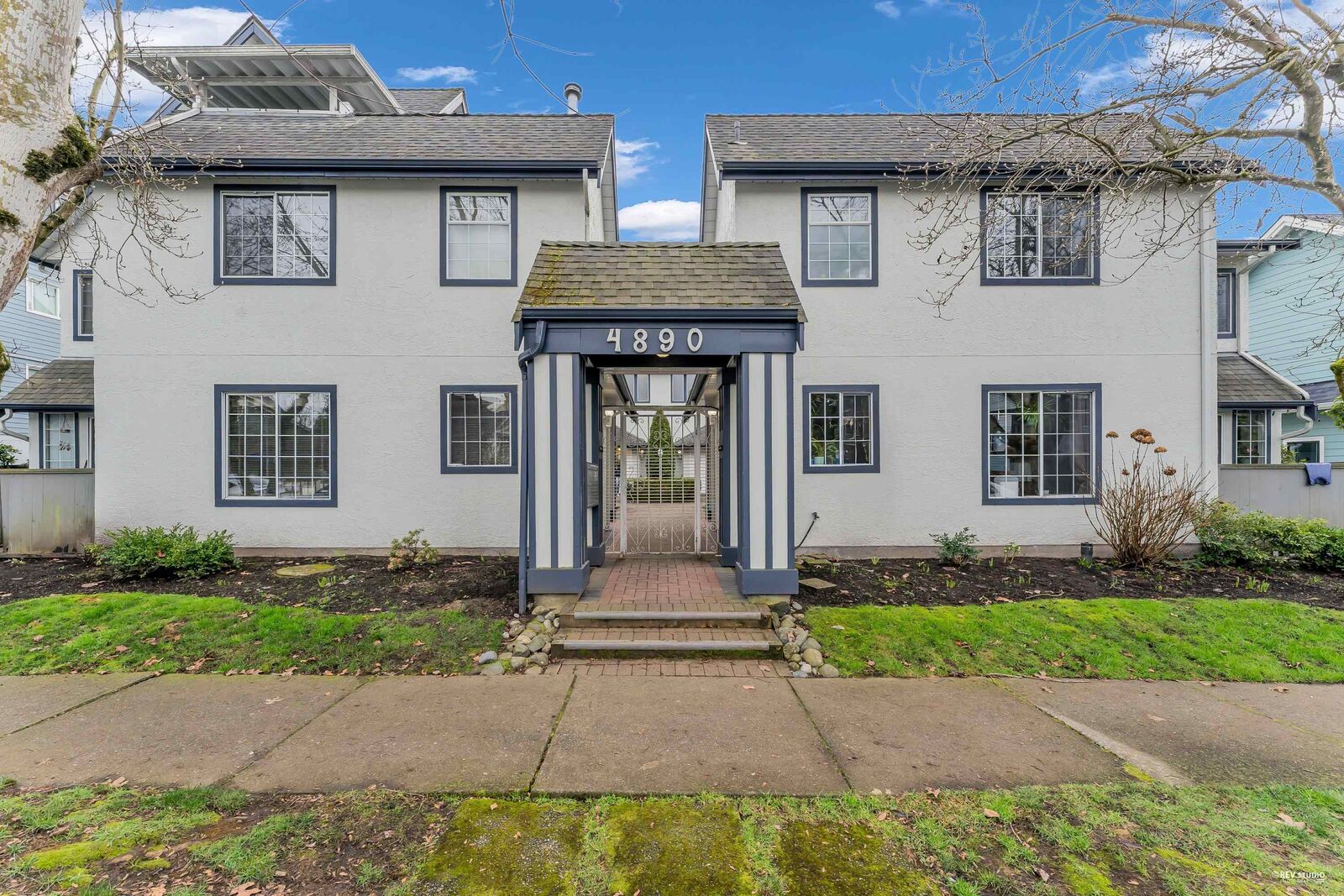 Property Photo:  4890 48 Avenue 8  BC V4K 1V3 