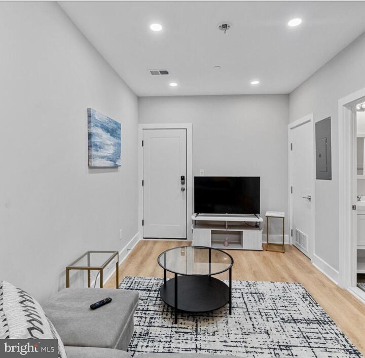 Property Photo:  820 18th Street NE 102  DC 20002 