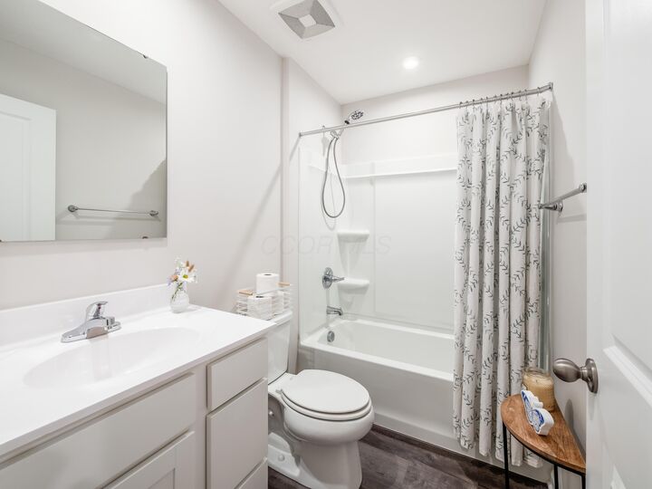 Property Photo:  456 Professional Parkway  OH 43040 