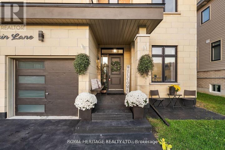 Photo de la propriété:  15 Larkin Lane  ON L1C 4A7 