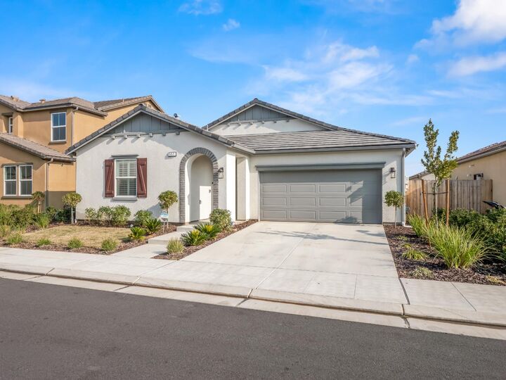 Property Photo: 551 Talus Way S CA 93636