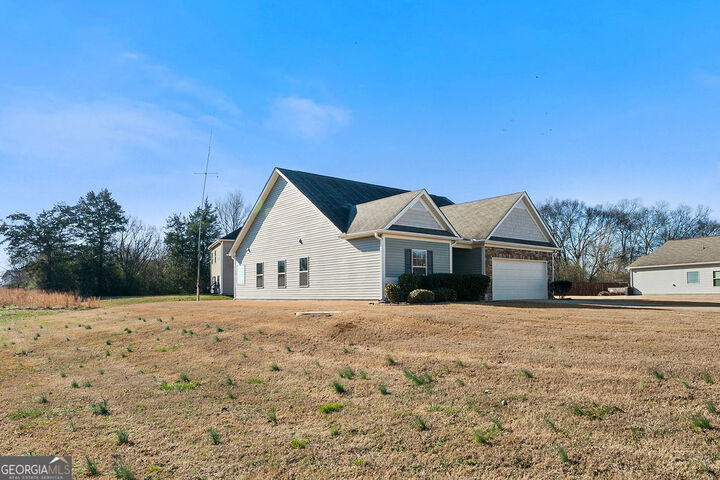 Property Photo: 98 Oak Ridge Drive GA 30104