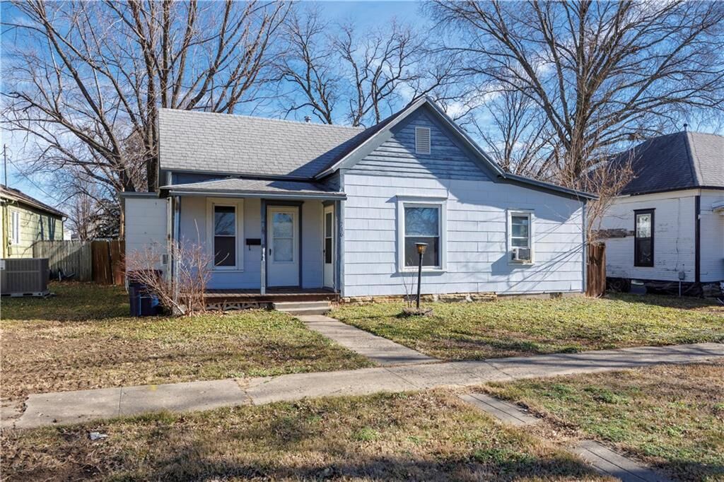 Property Photo:  716 N 12th Street  KS 67301 