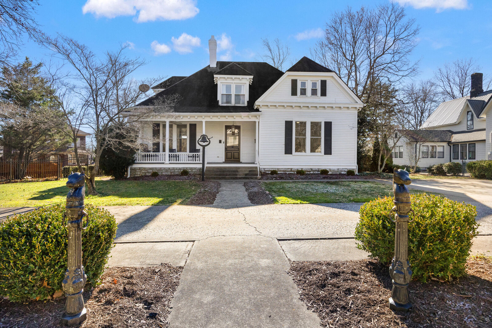 Property Photo:  334 E Lexington Avenue  KY 40422 