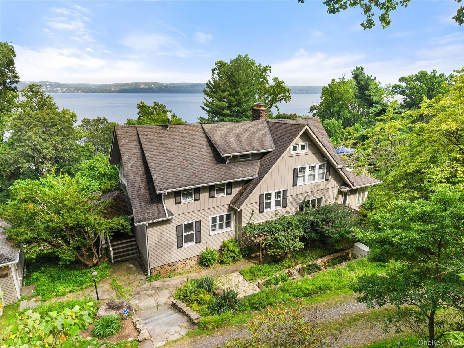 Property Photo:  989 Route 9W S  NY 10960 